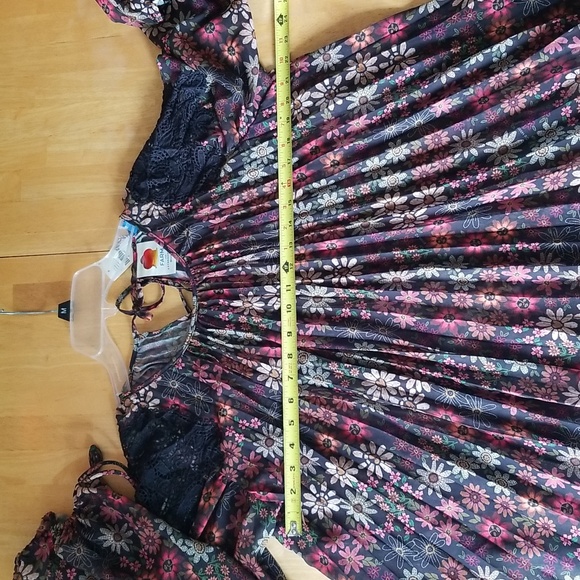 Farm Rio Long-Sleeved Pleated Blouse - Picture 8 of 13